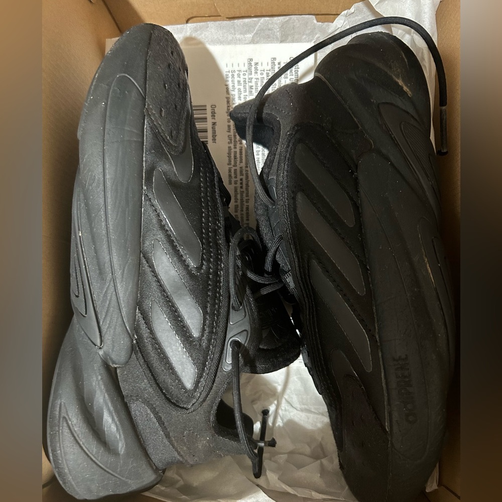 Adidas Ozelia Good Condition Kids Size 4